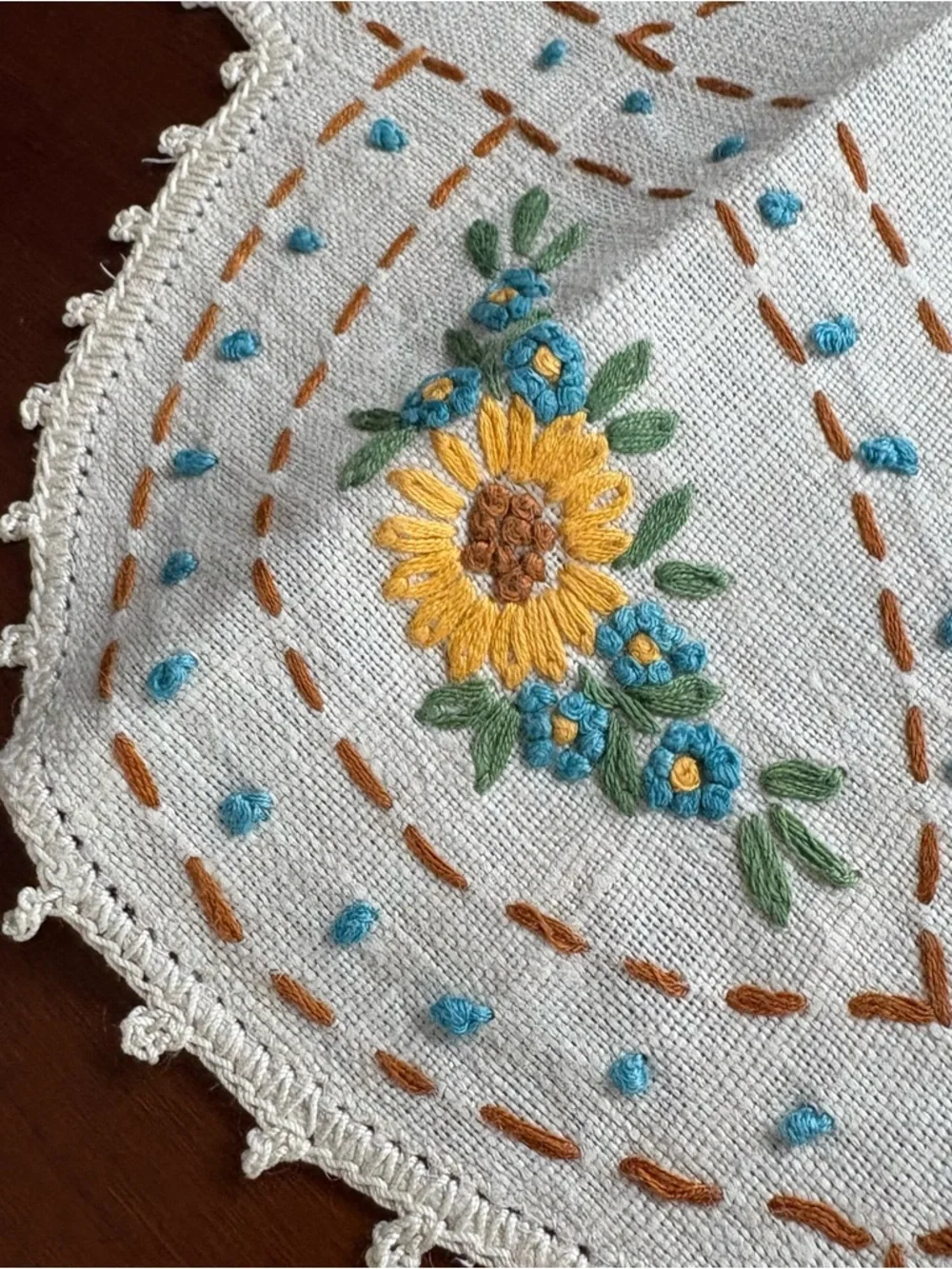 Vintage table runner hand embroidered crochet edge stunning floral cottage 46”